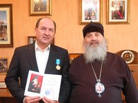 Епископ Варнава вручил Виктору Константиновичу Щукину медаль «140-летия учреждения Туркестанской епархии»
