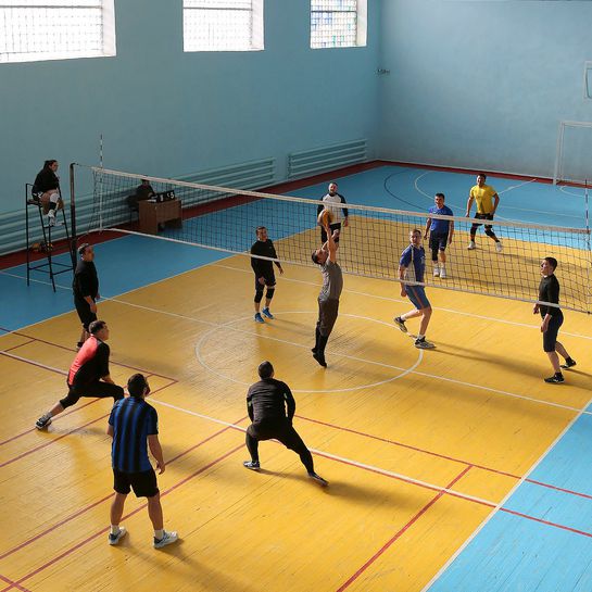 На площадке железнодорожники